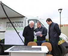 Governo entrega documentos para regularizar pequenas propriedades rurais de Piraquara