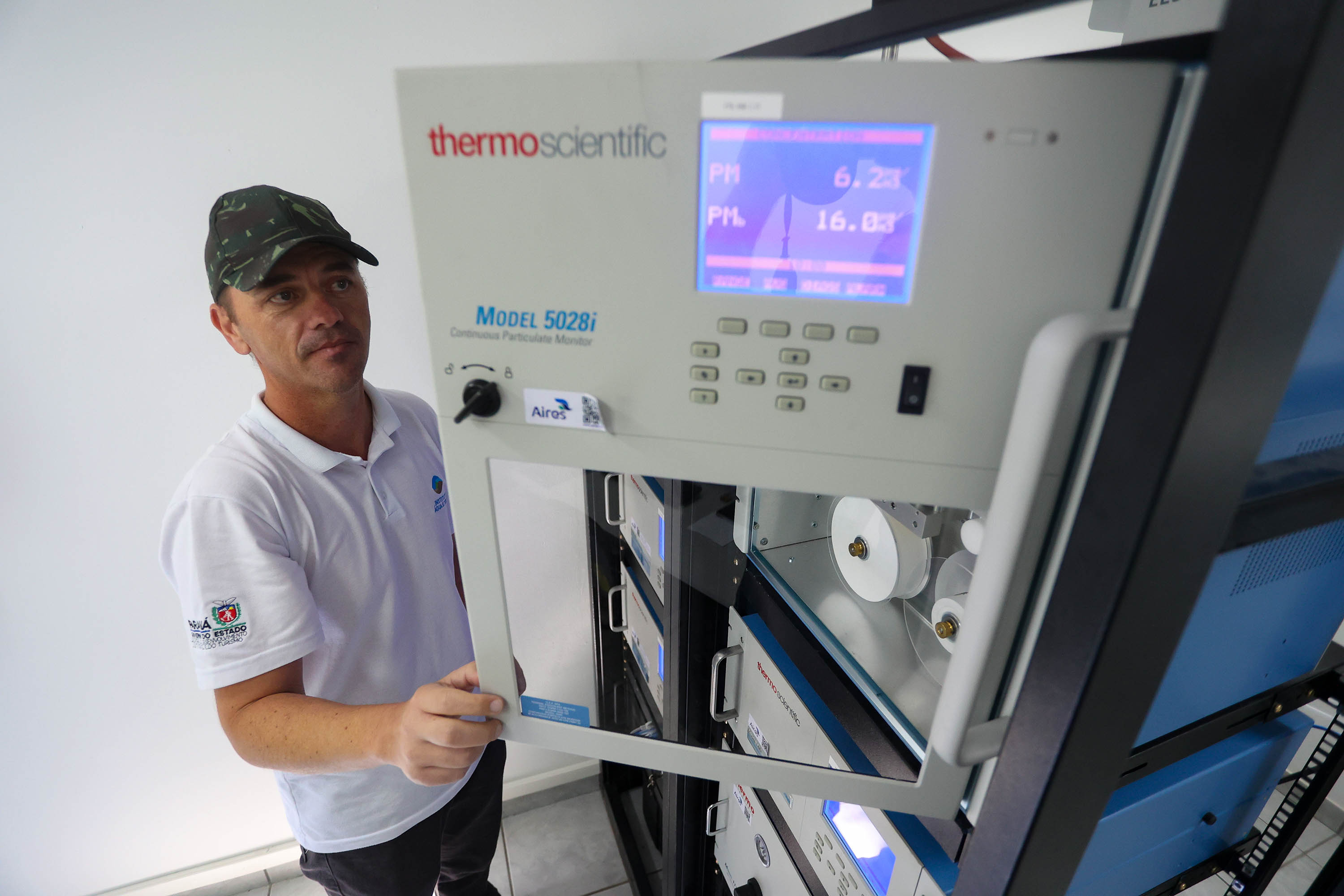 O membro da equipe de Gerenciamento da Qualidade do Ar do IAT, João Carlos de Oliveira, explicou que as 11 estações de monitoramento existentes no Paraná emitem dados em tempo real, de minuto a minuto.