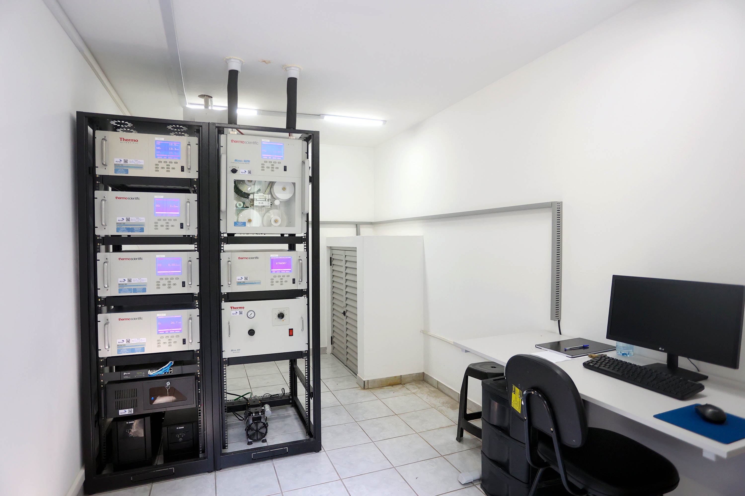 O membro da equipe de Gerenciamento da Qualidade do Ar do IAT, João Carlos de Oliveira, explicou que as 11 estações de monitoramento existentes no Paraná emitem dados em tempo real, de minuto a minuto.