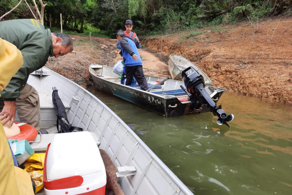 Equipe do Instituto Água e Terra apreendeu mais de 250 metros de rede para pesca e identificou o parcelamento de terras em Áreas de Proteção Permanente na Represa do Capivari.