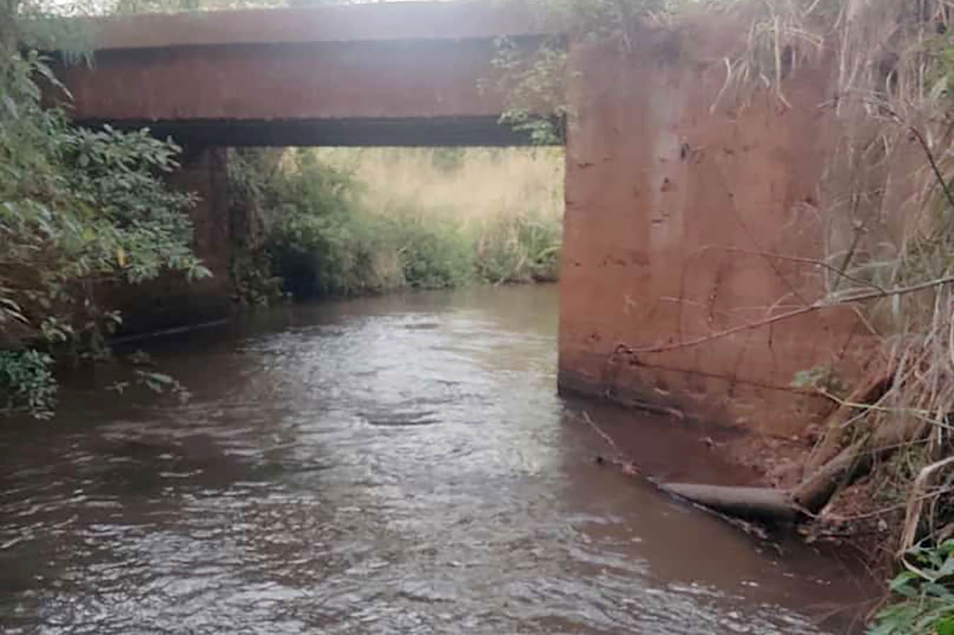 Ponte sob o Rio Três Bocas