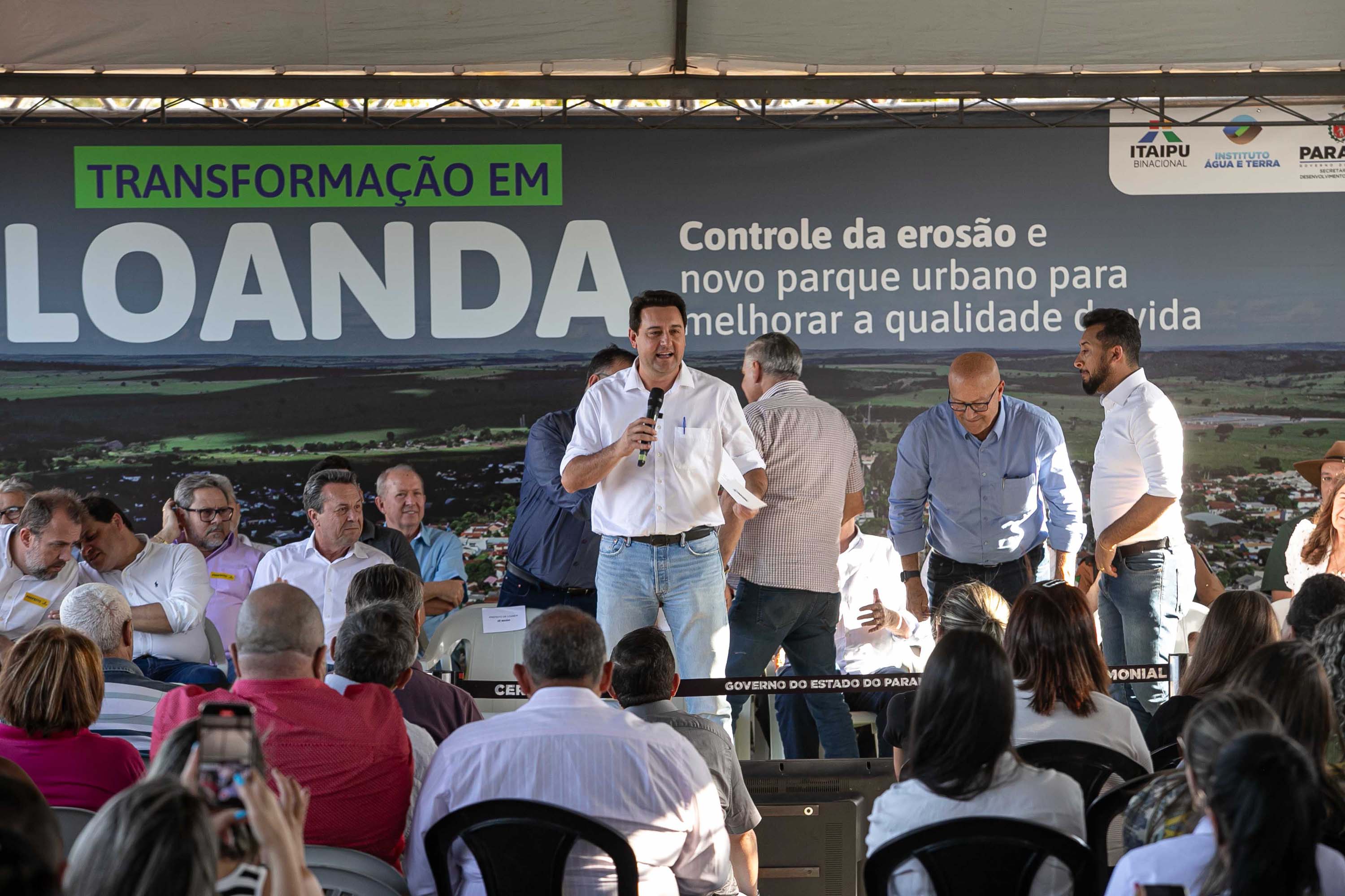 GOVERNADOR DISCURSSANDO