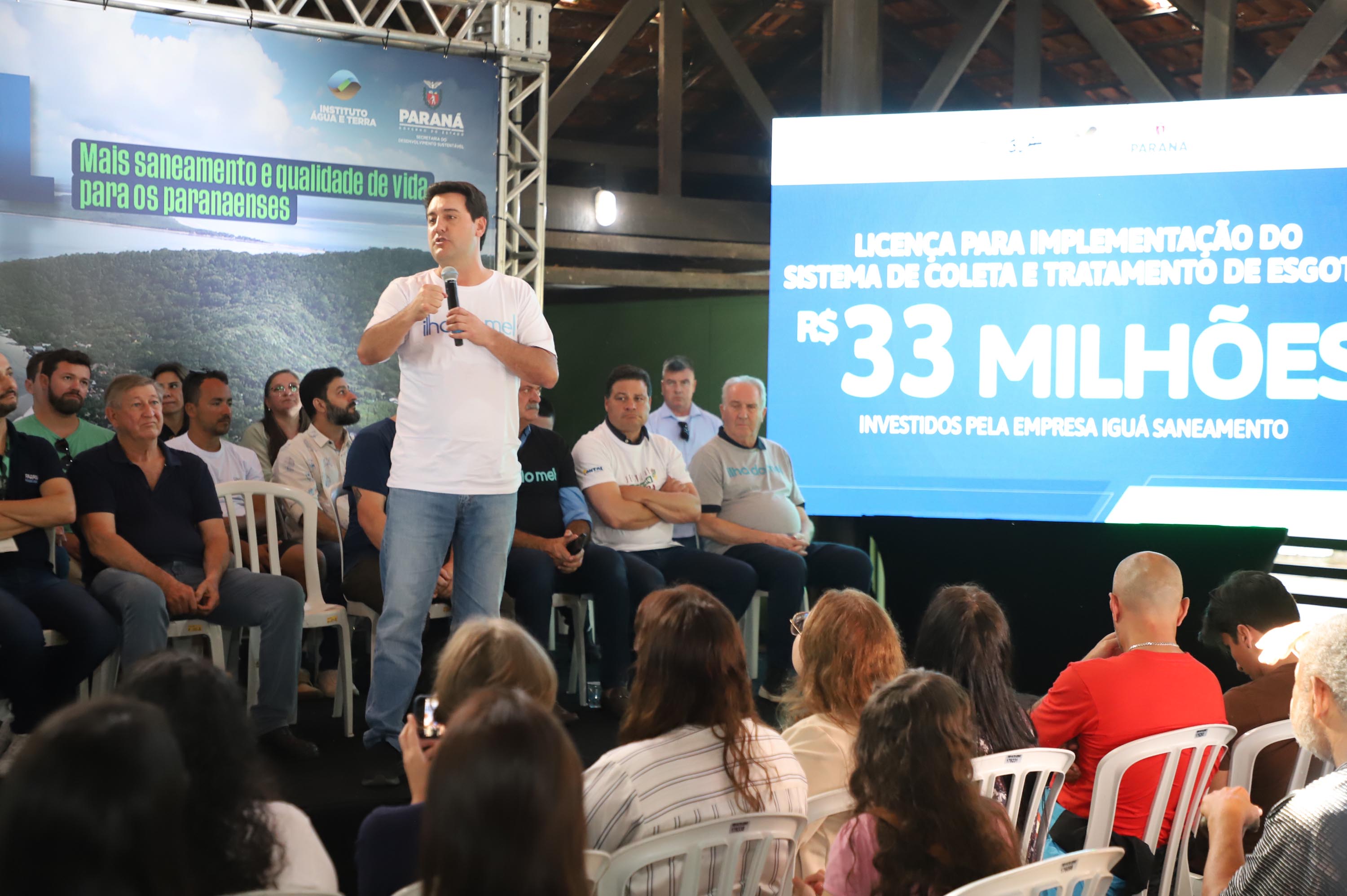 GOVERNADOR DISCURSSANDO