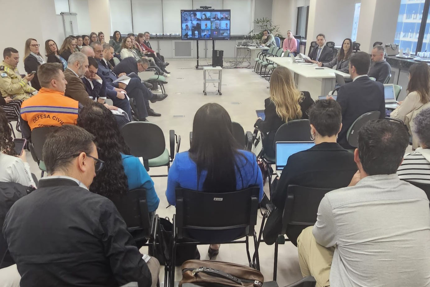 MEMBORS DO GOVERNO REUNIDOS