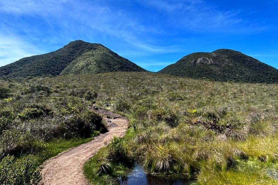 Foto de paisagem do Pico Paraná
