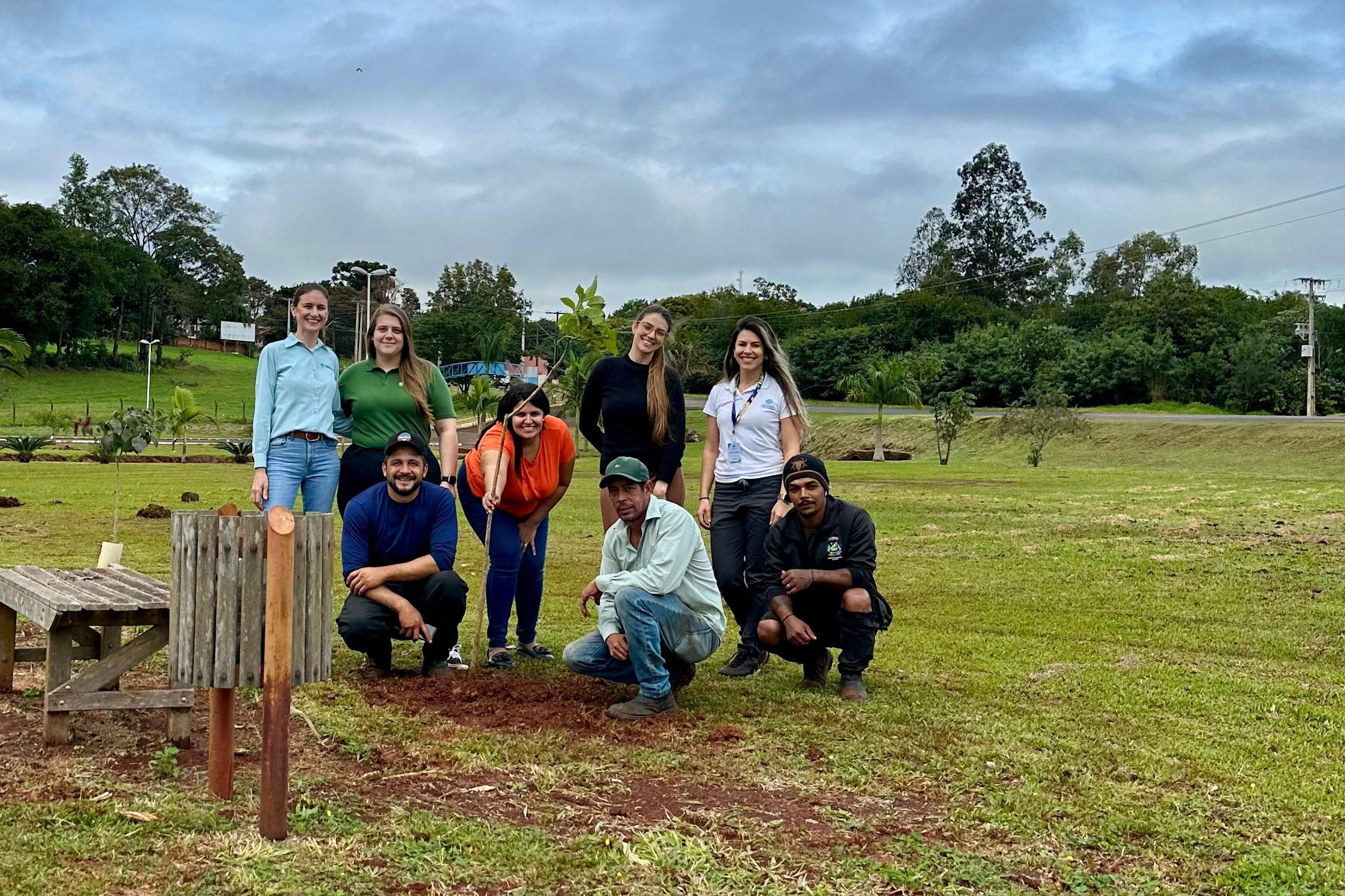 Fotos de eventos de distribuição de mudas Semana do Meio Ambiente