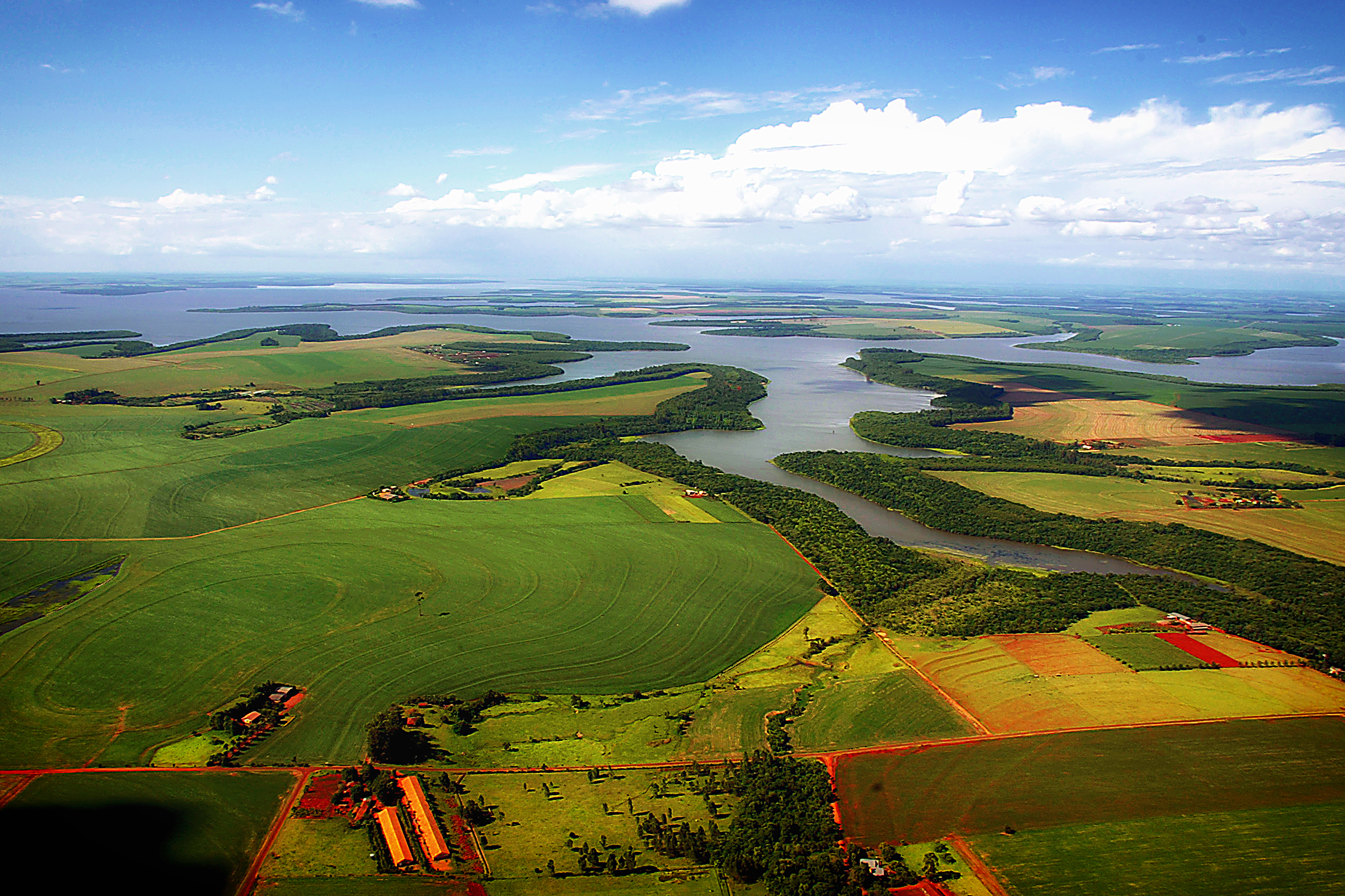 Foto aérea de bacia hidrográfica