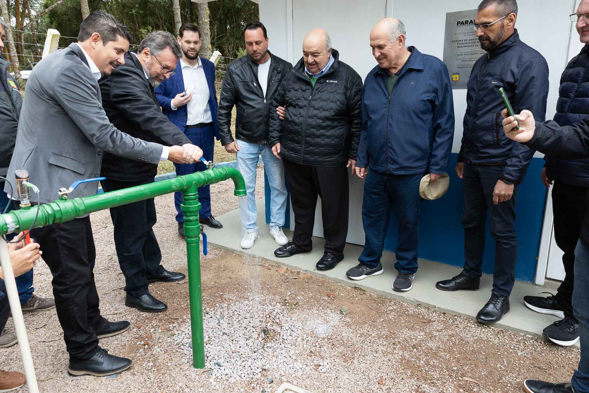 Foto de autoridades em cerimônia de inauguração