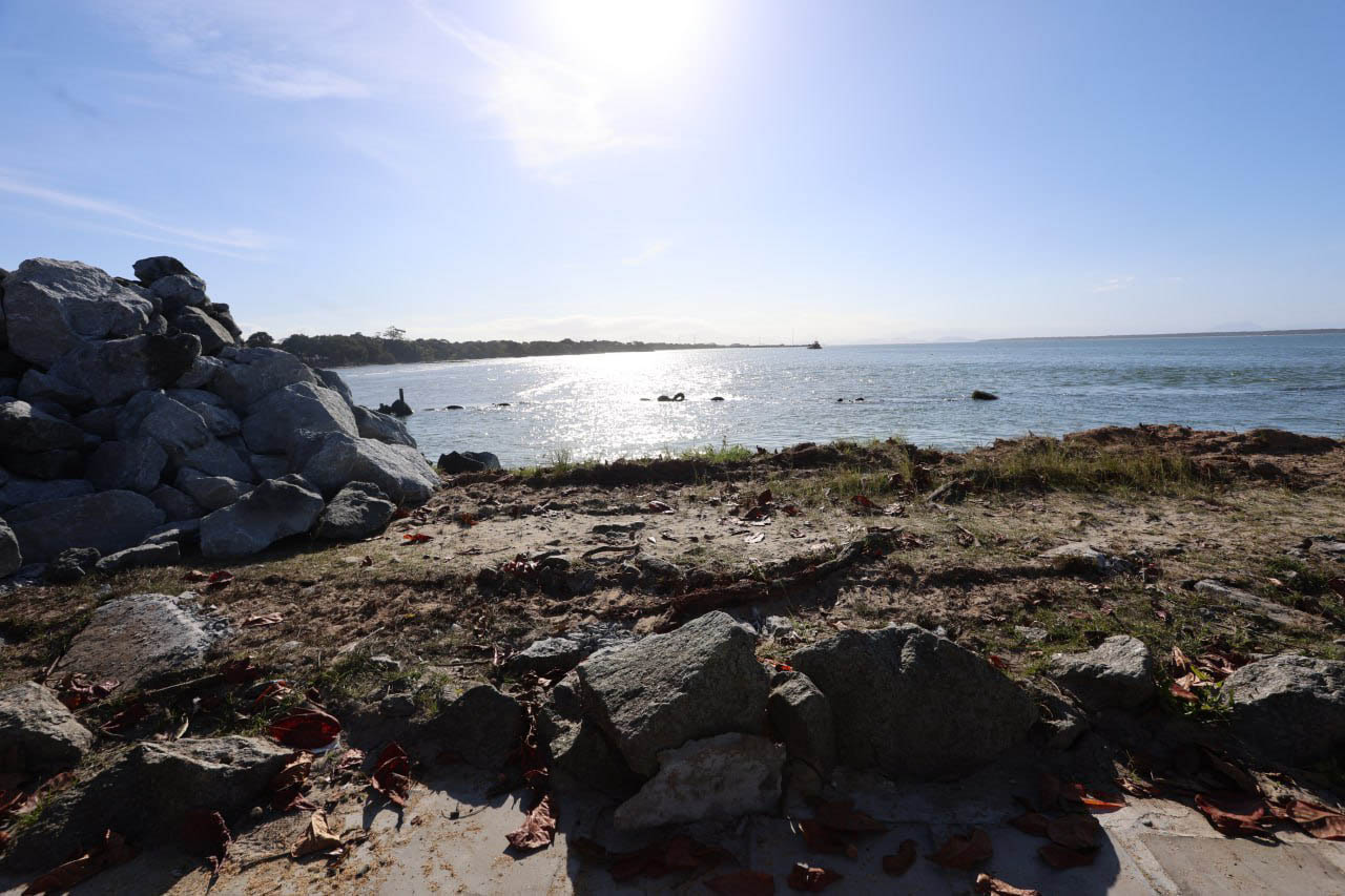 Foto de obras do Molhe de Pontal do Paraná