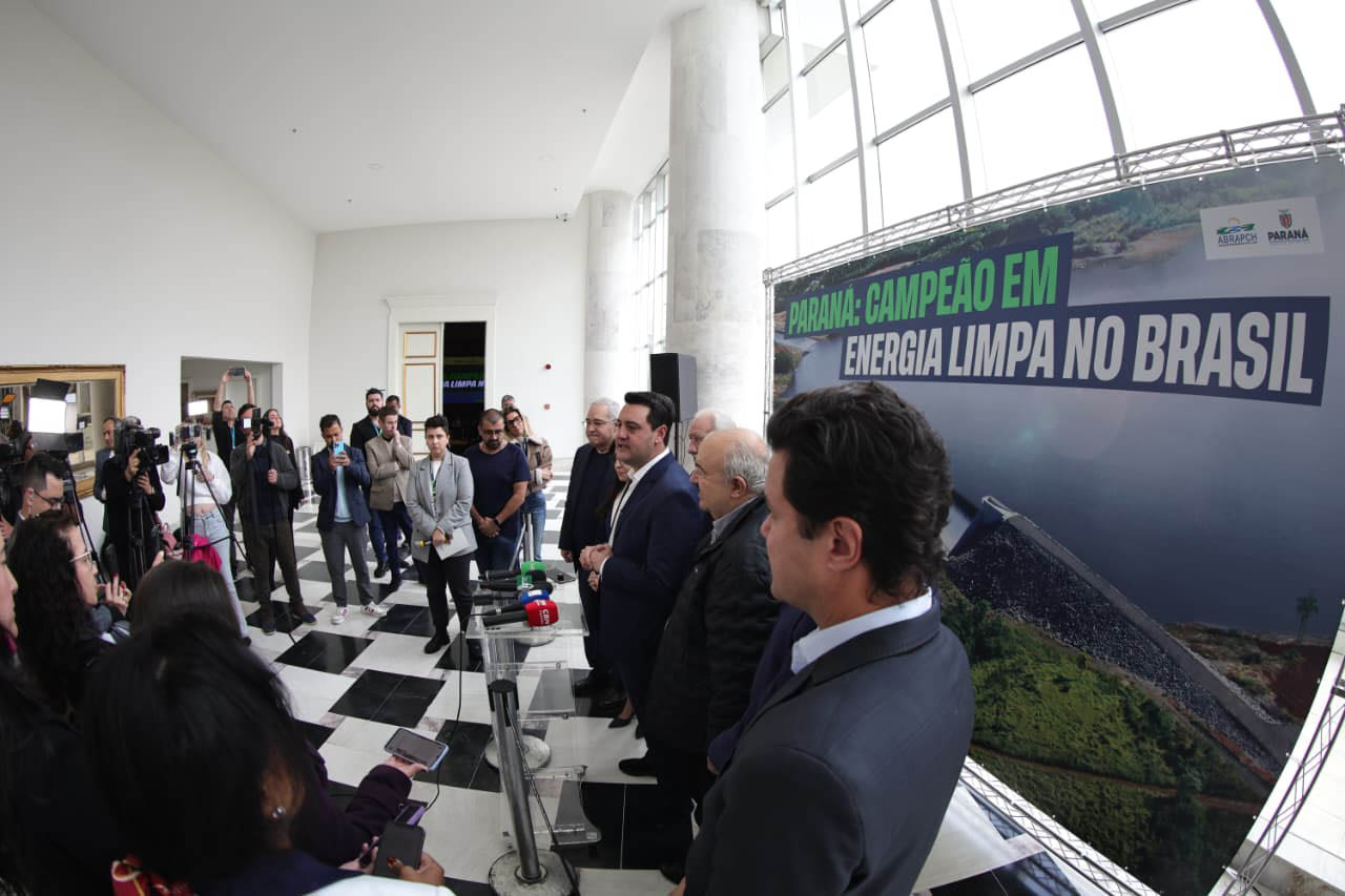 Foto de cerimônia no Palácio Iguaçu