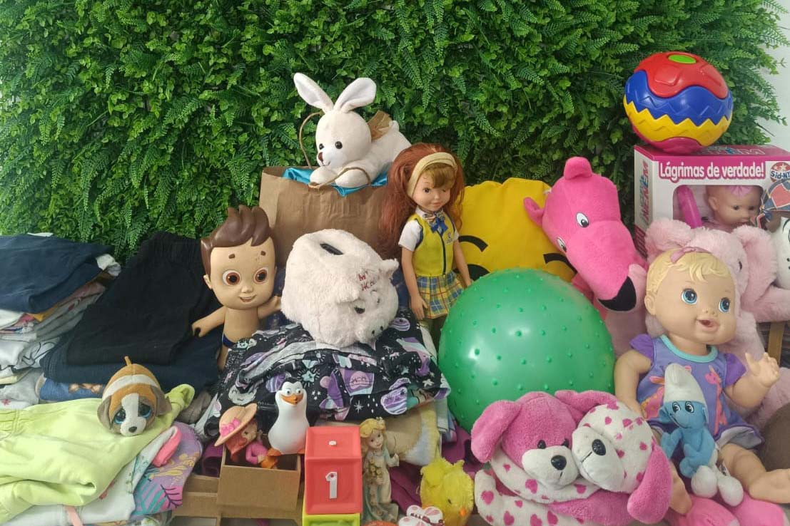 Campanha do IAT distribui brinquedos e roupas para crianças carentes em Curitiba