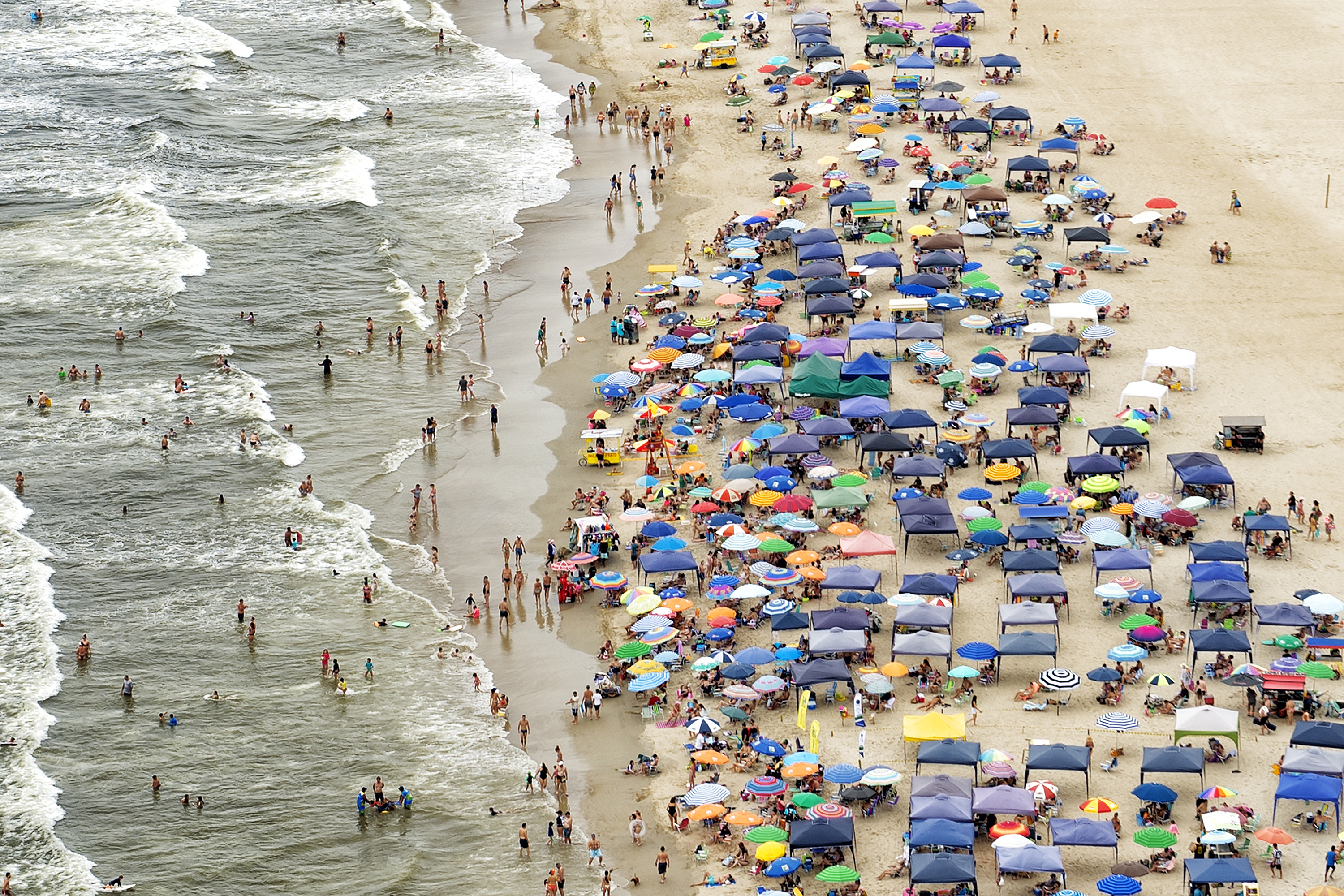 Estado investe R$ 28,2 milhões para limpeza urbana e educação ambiental no Verão Maior
