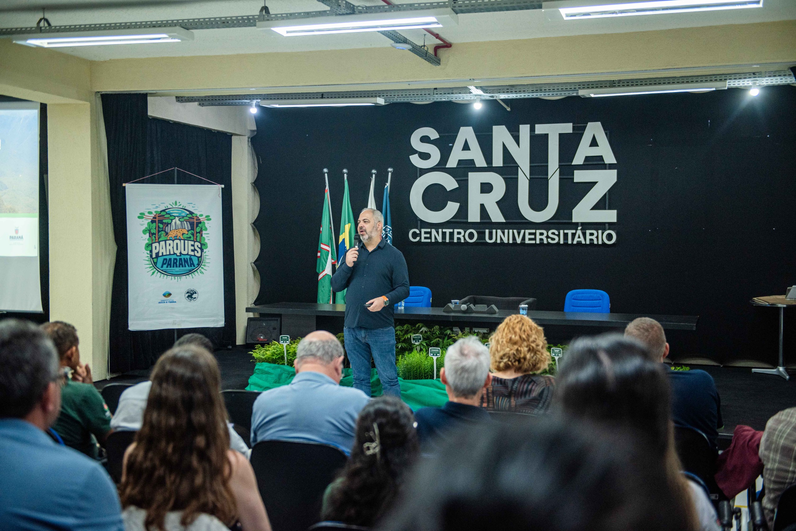 Estado entrega dez Planos de Manejo e mais 19 caminhonetes para ações ambientais