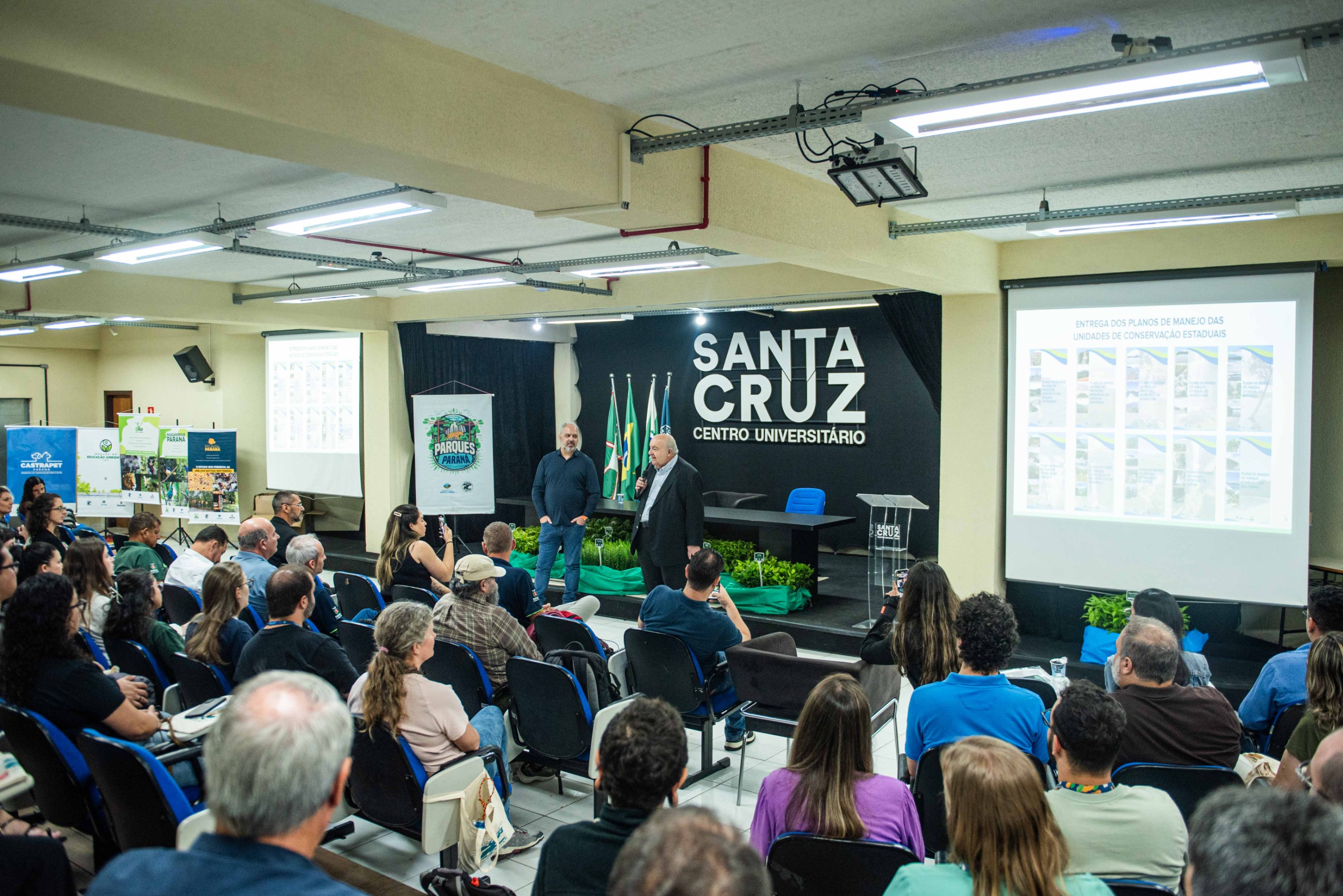 Estado entrega dez Planos de Manejo e mais 19 caminhonetes para ações ambientais