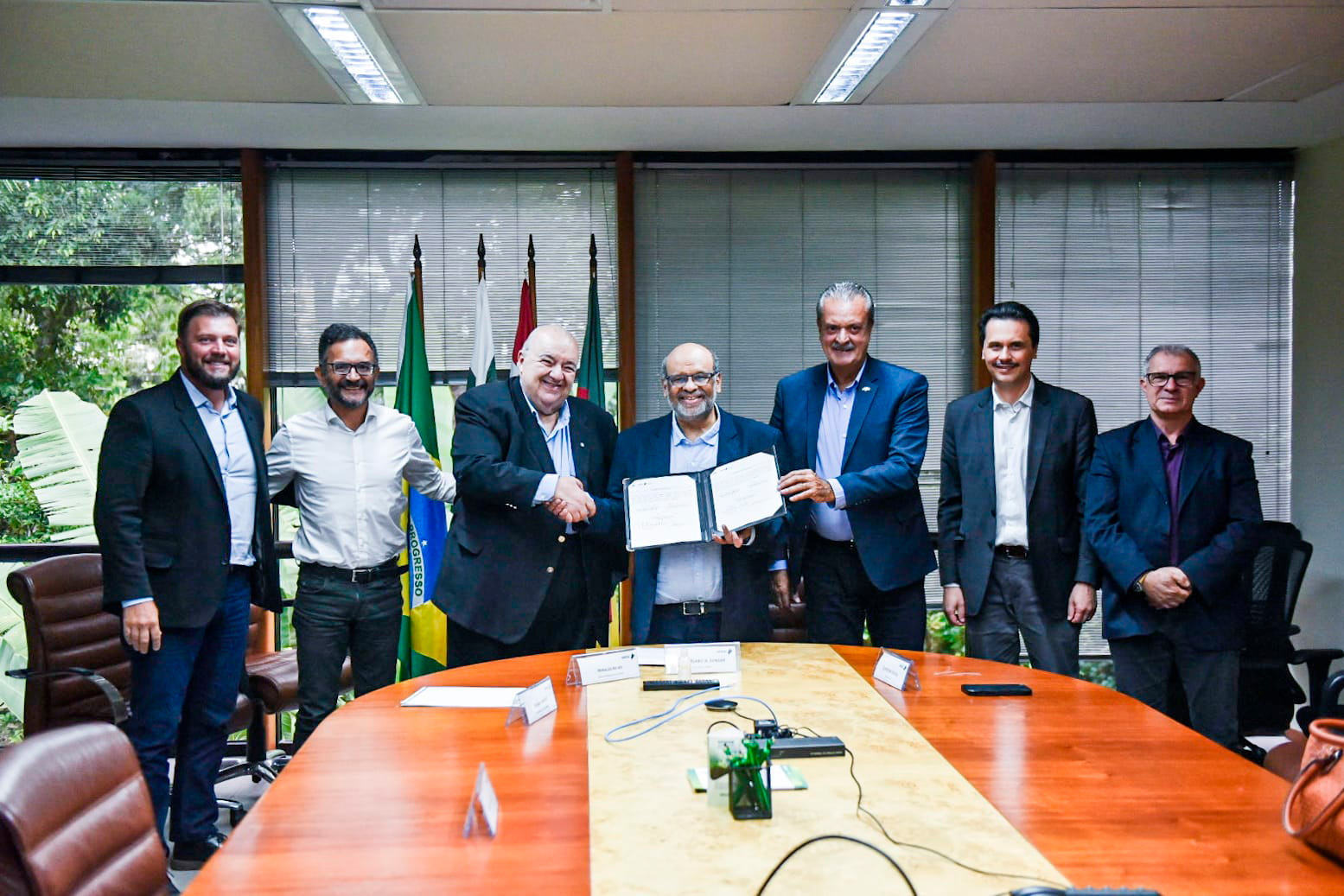 Foto de assinatura de termo