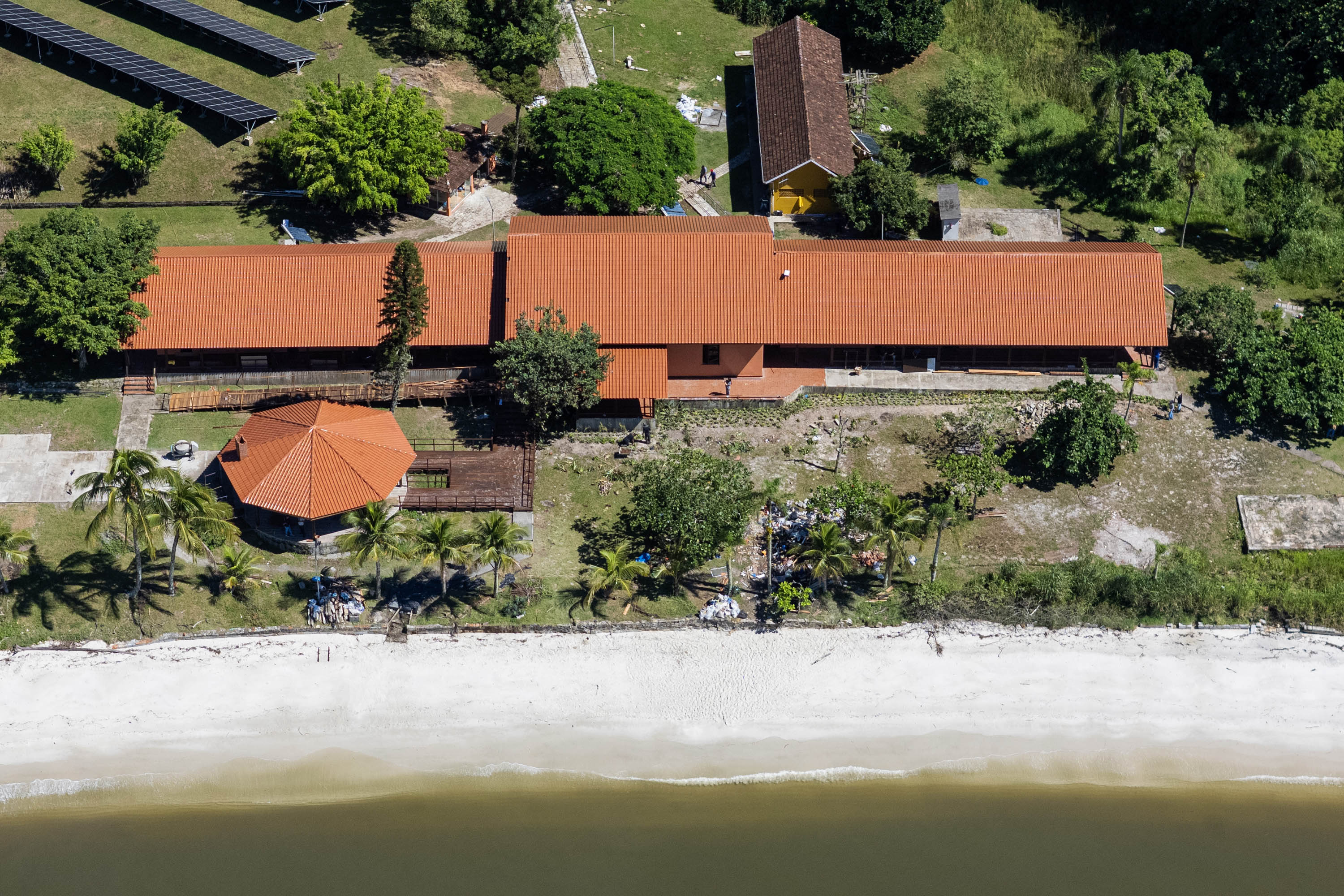 Foto de entrega da nova estrutura da Ilha das Cobras