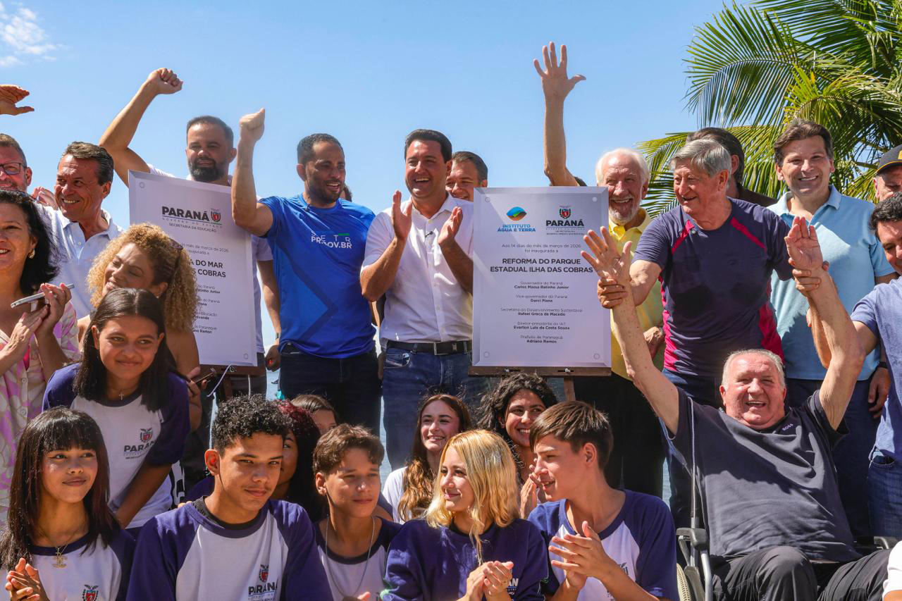 Foto de entrega da nova estrutura da Ilha das Cobras