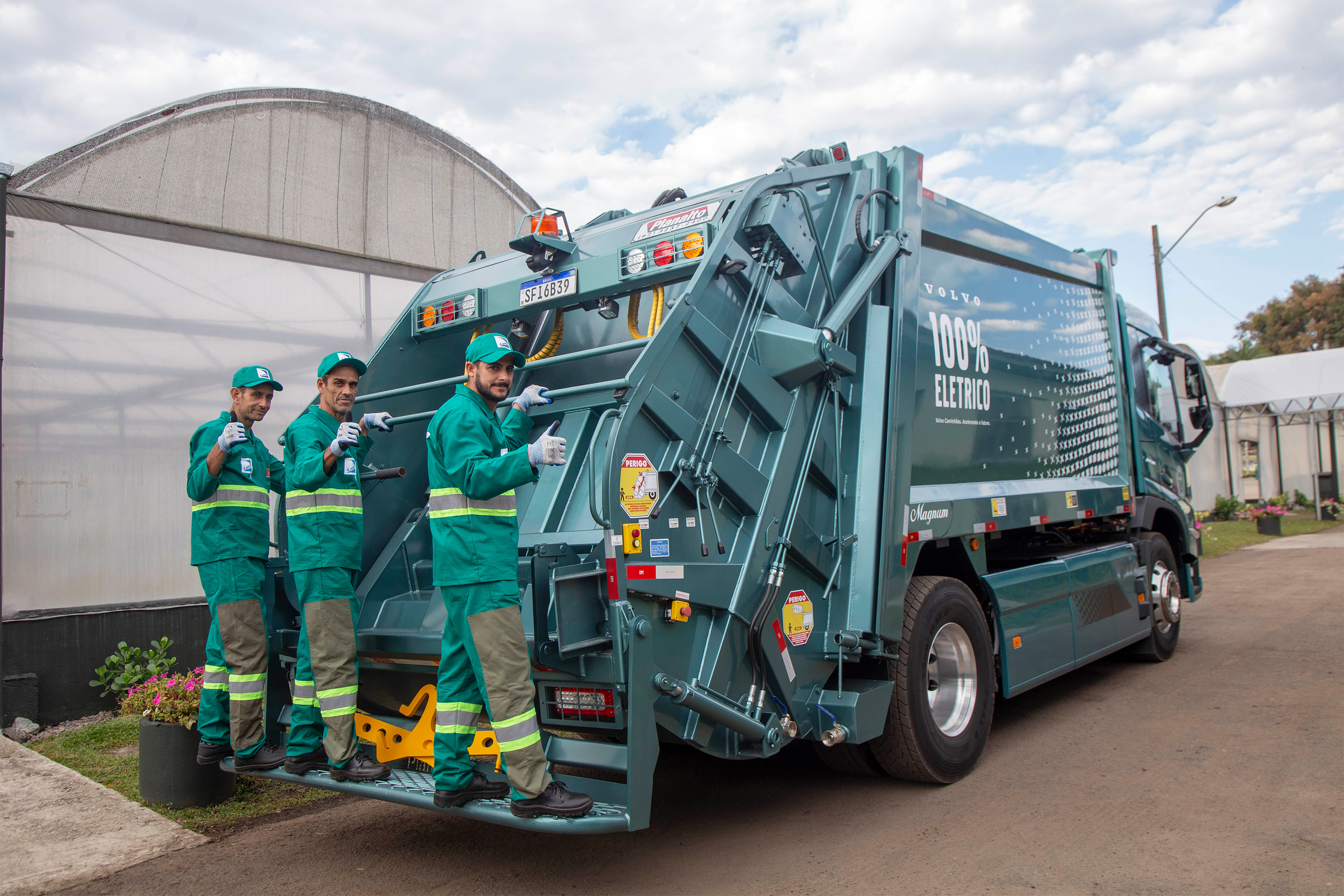 Foto de caminhão de coleta de lixo