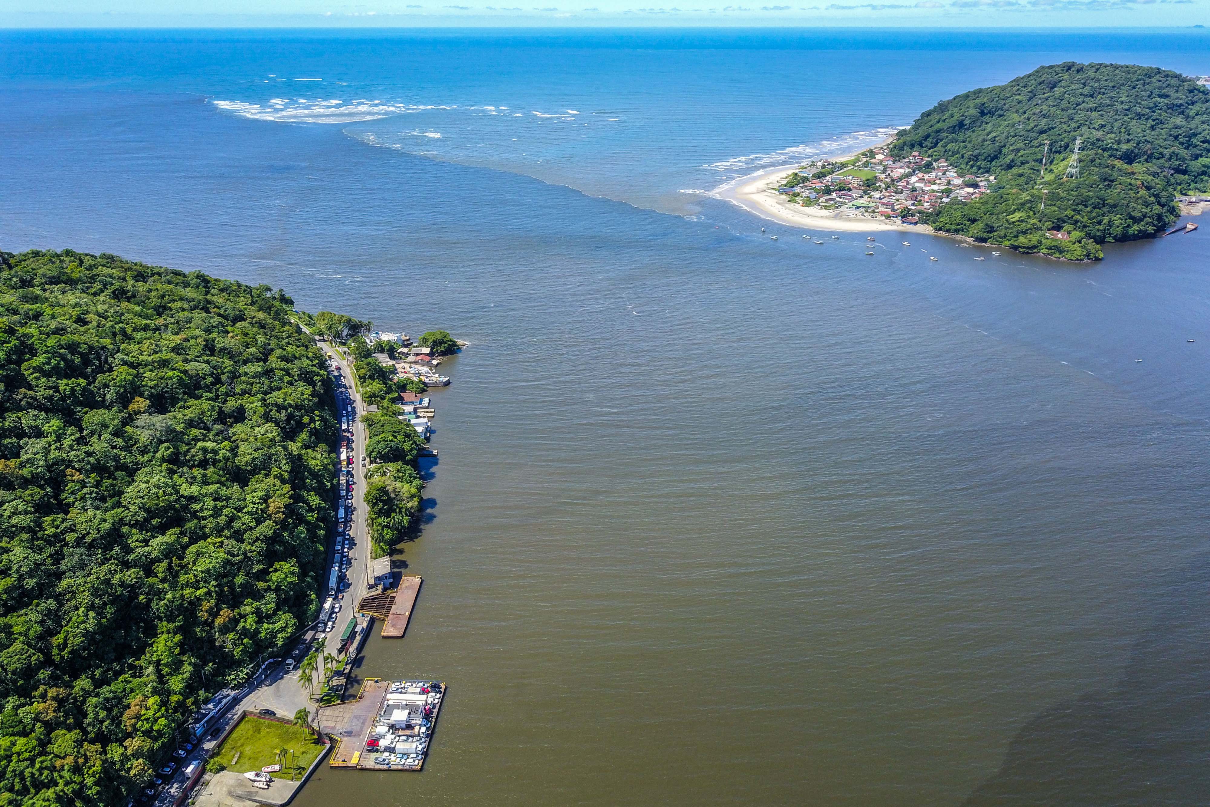 Foto de obras da Ponte de Guaratuba