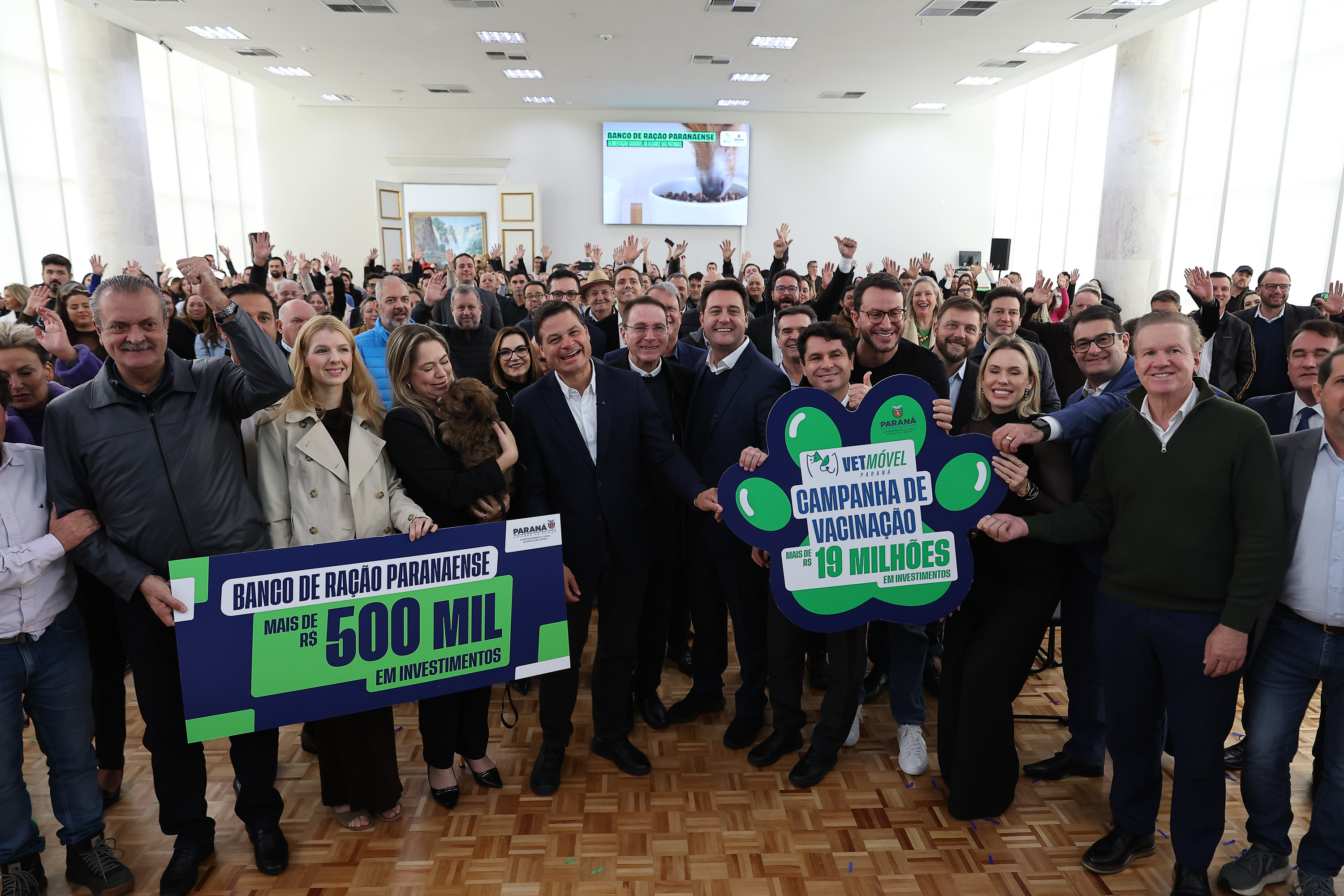 Foto de solenidade com autoridades