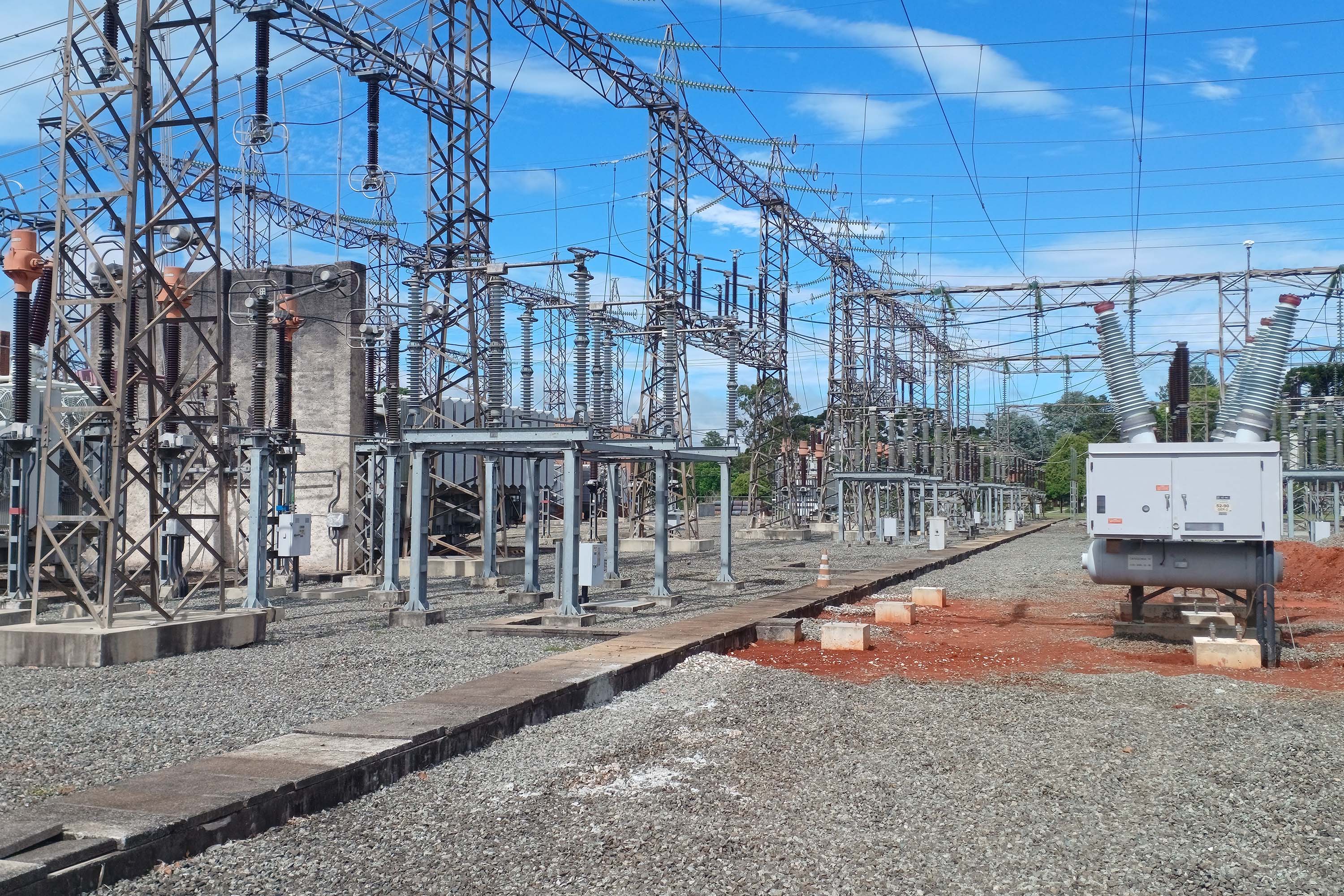Foto de linha de transmissão de energia elétrica