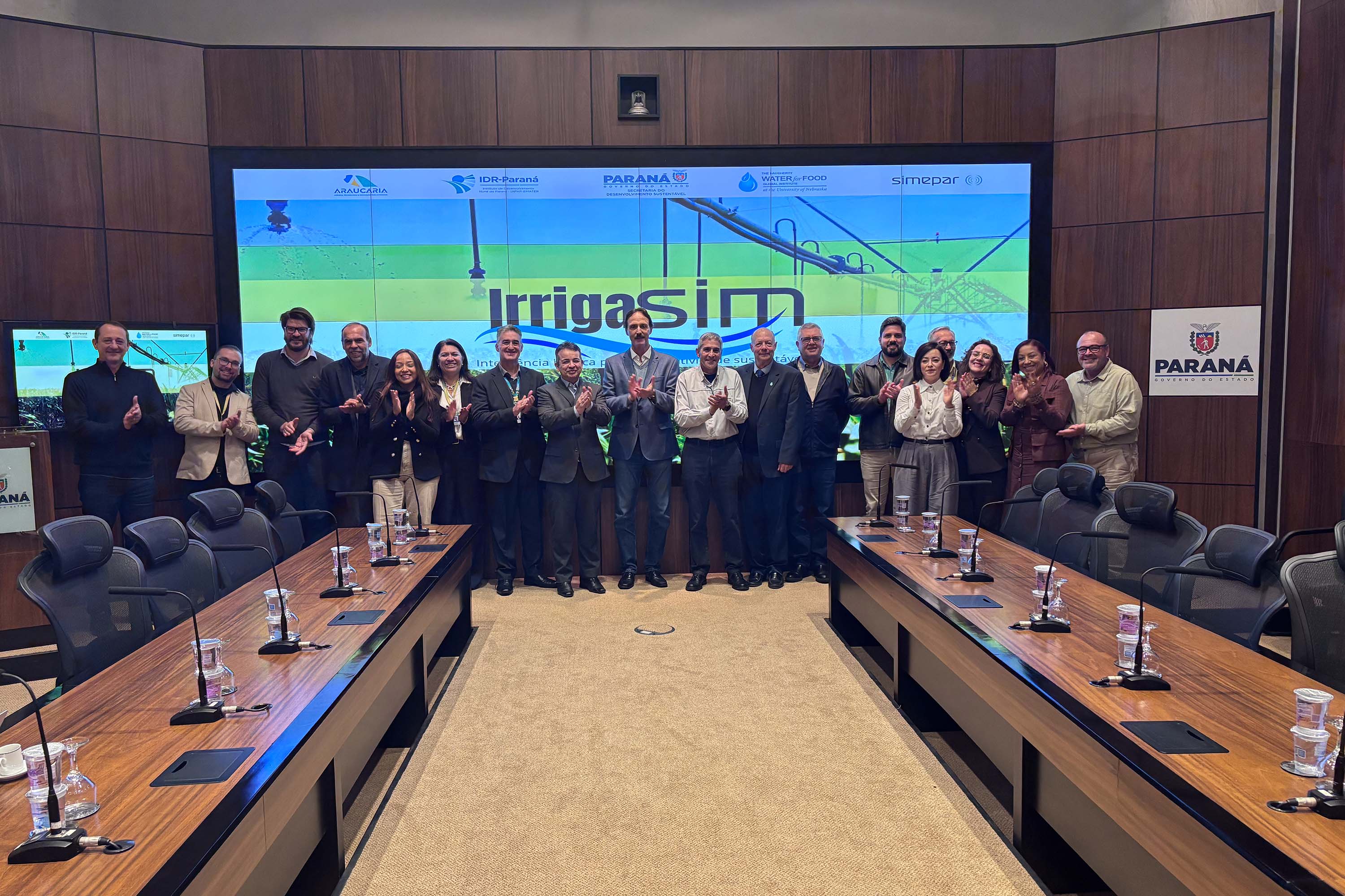 Foto de reunião com autoridades