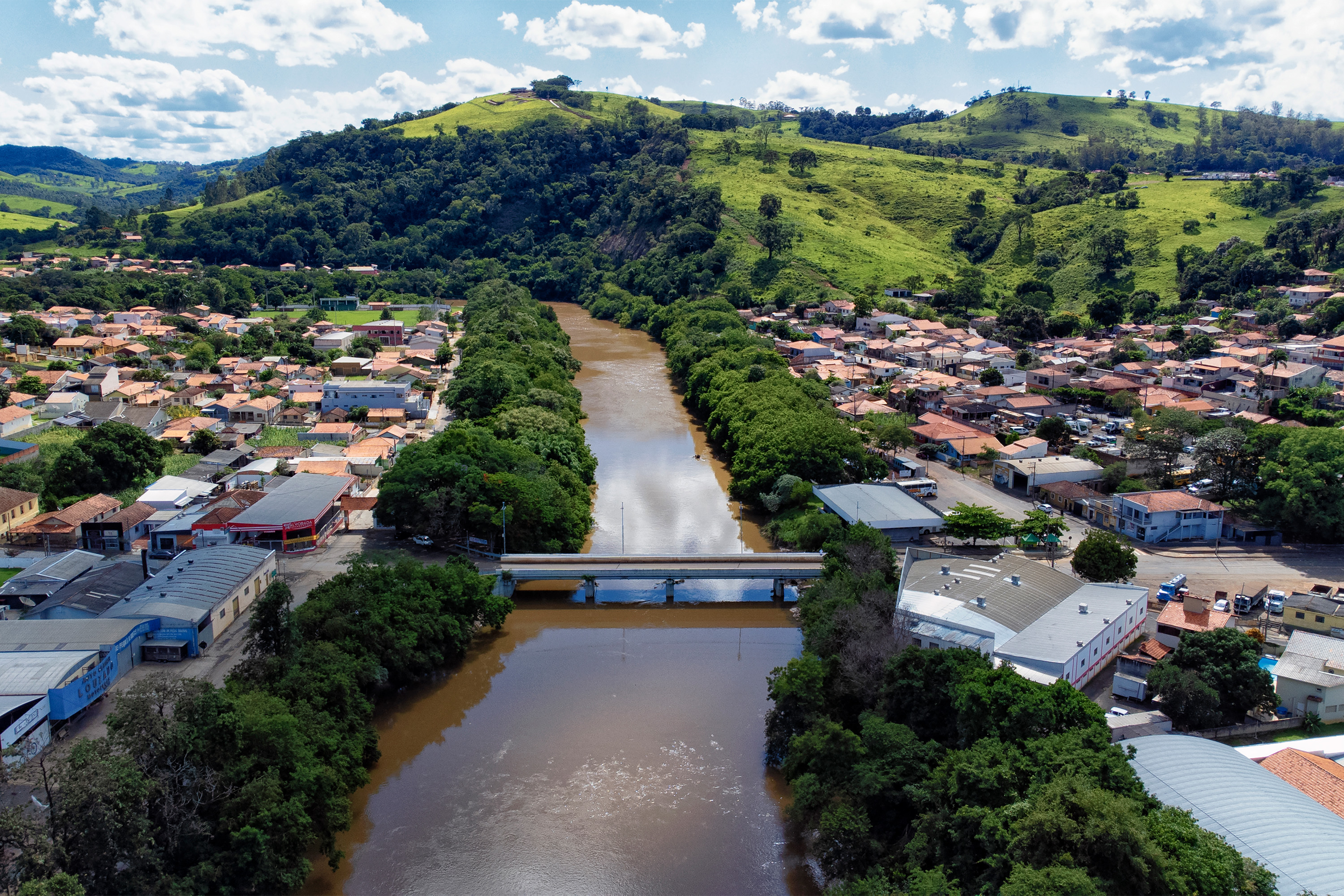 Foto de bacia hidrográfica paranaense