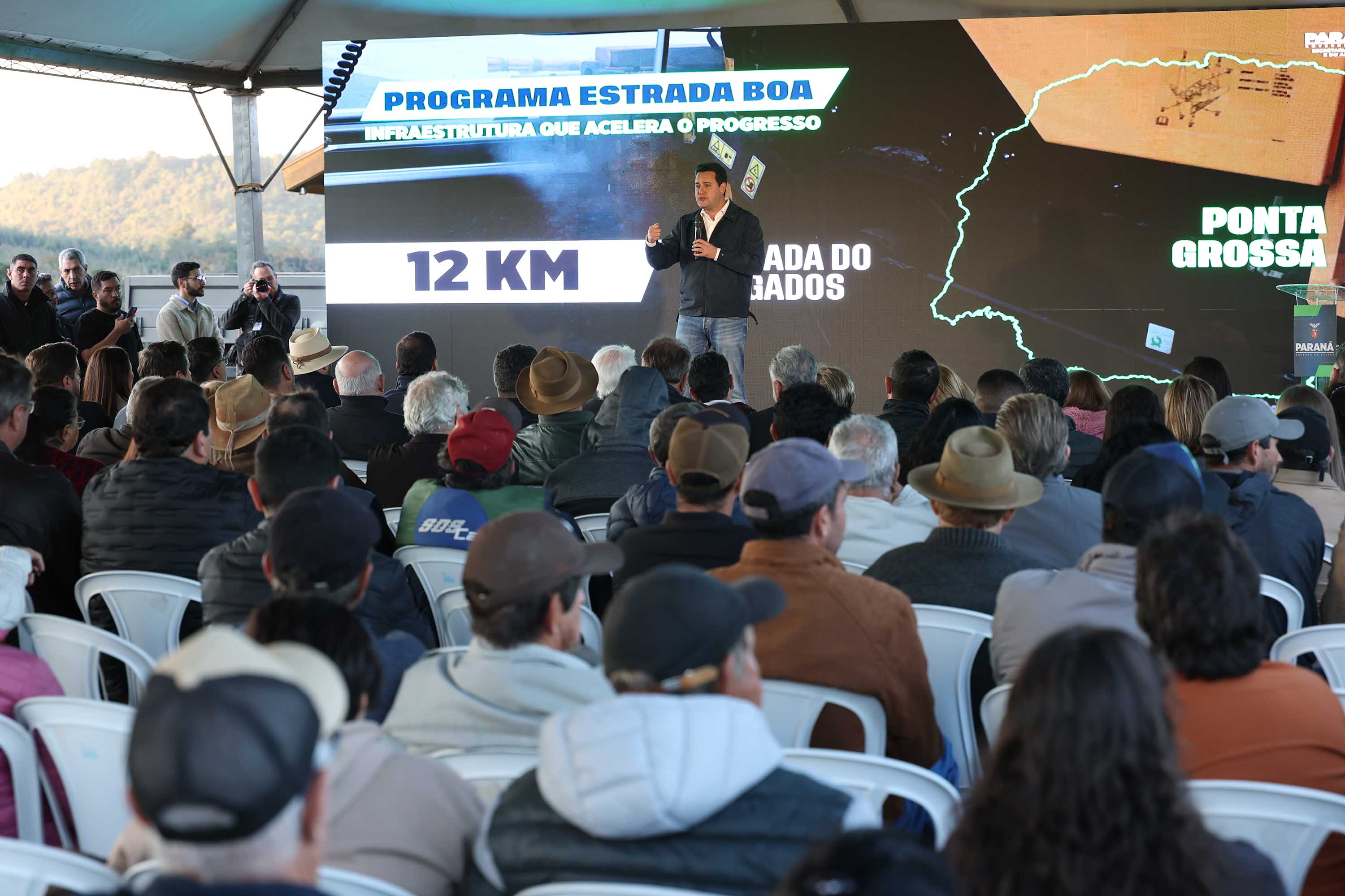 Foto de solenidade com autoridades