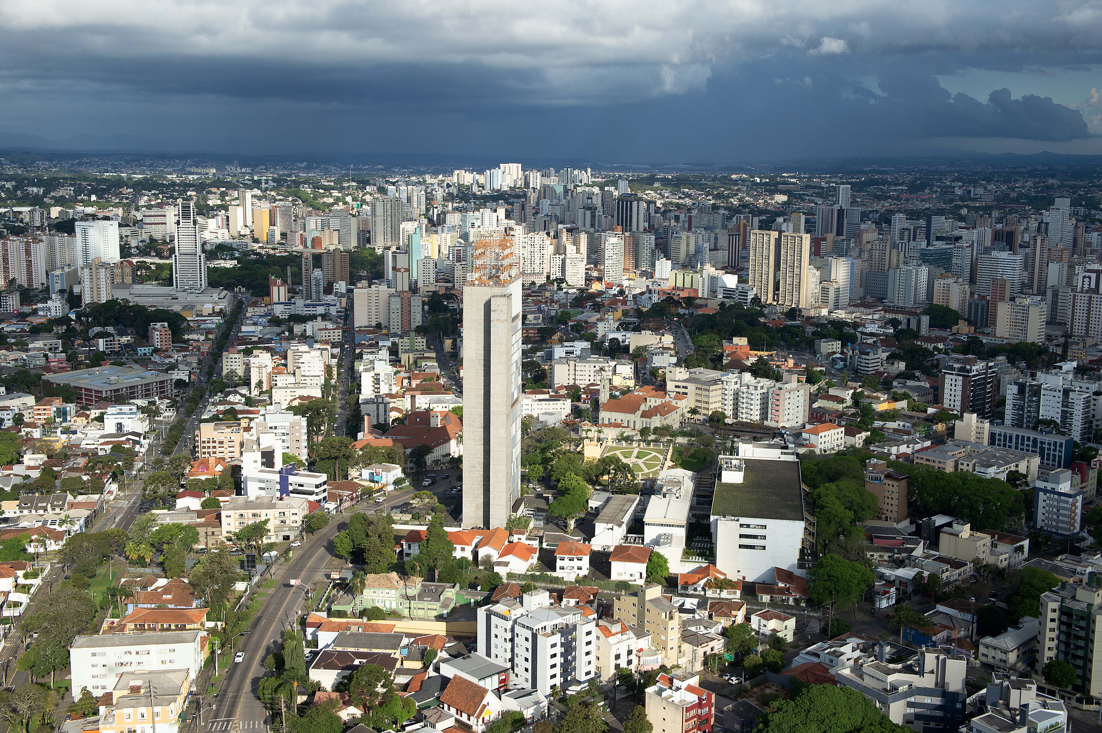 Foto aérea de cidade do Paraná
