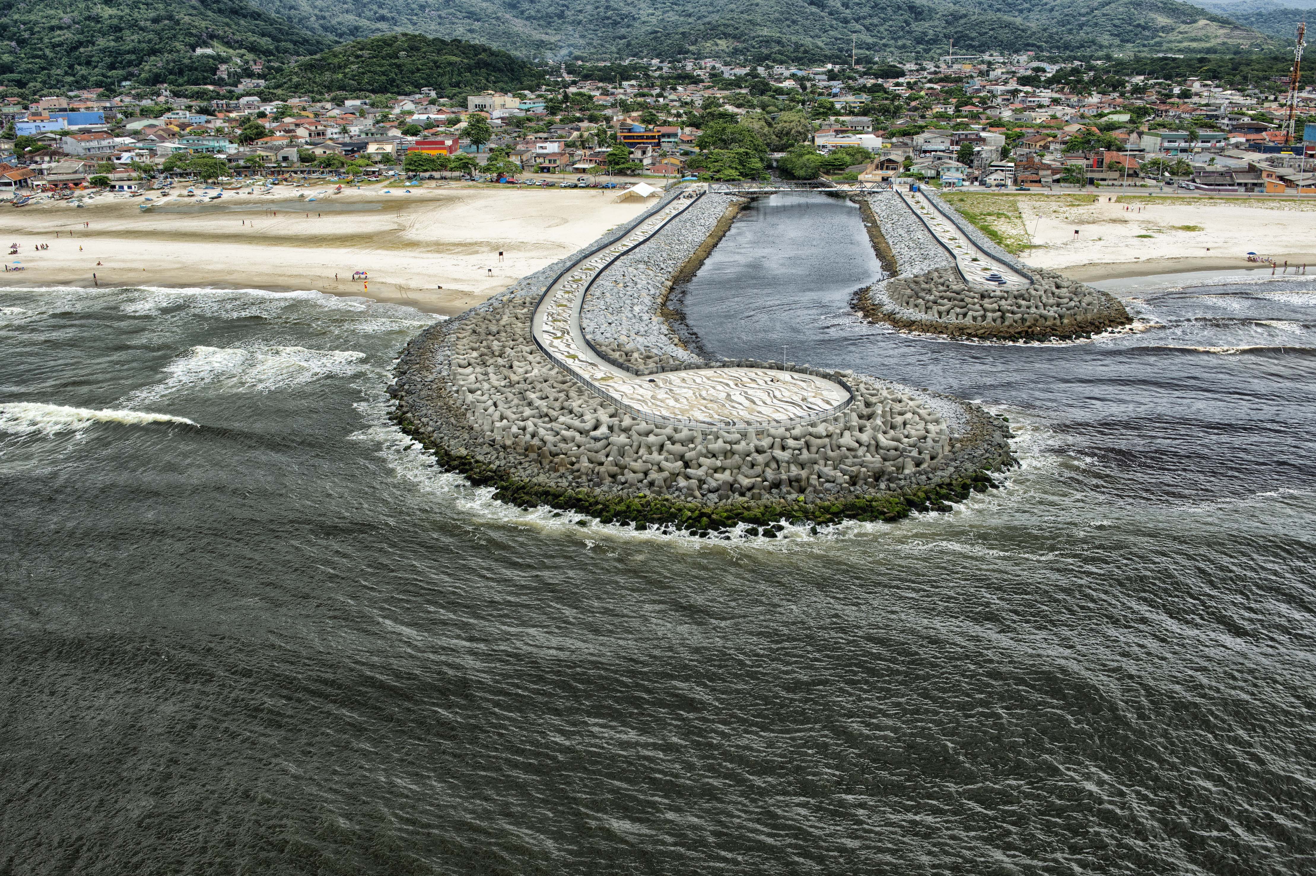 Foto de reformas de orlas no litoral paranaense