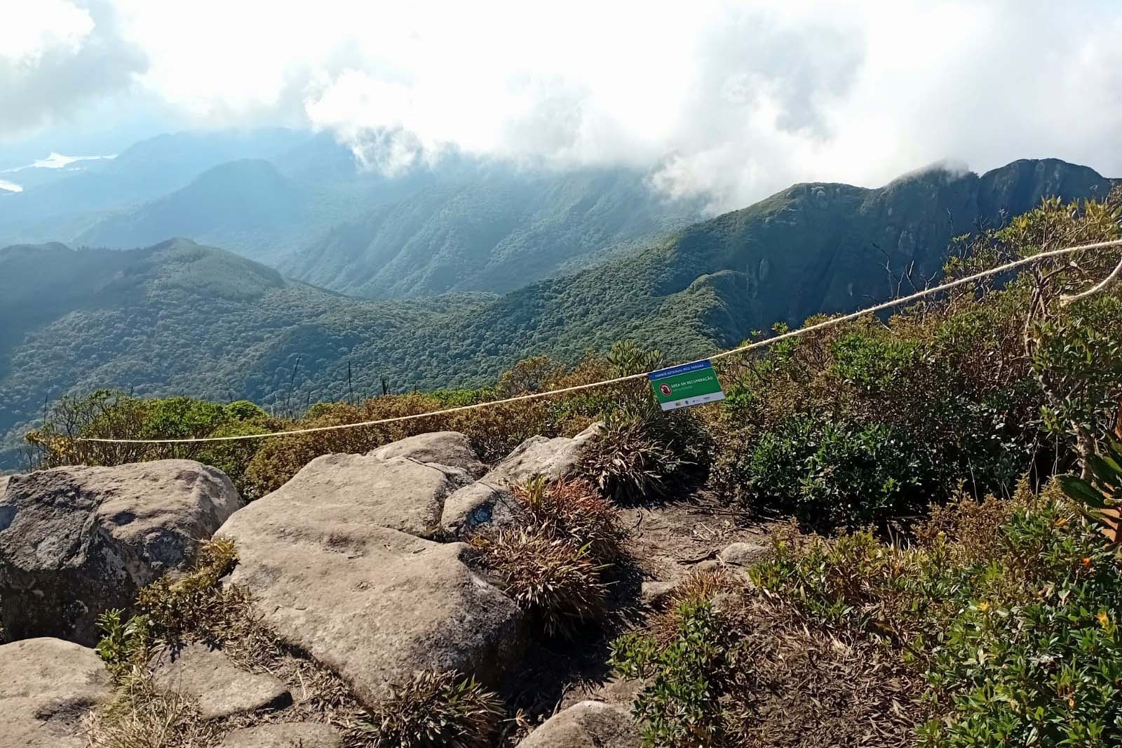 Foto de áreas cercadas do Parque Pico Paraná
