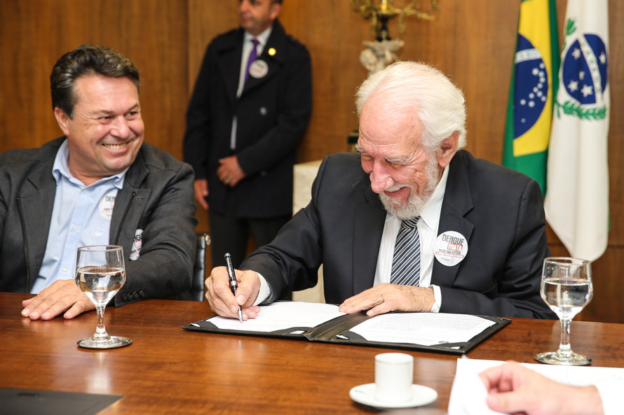 Escola na Ilha das Cobras vai capacitar moradores do Litoral