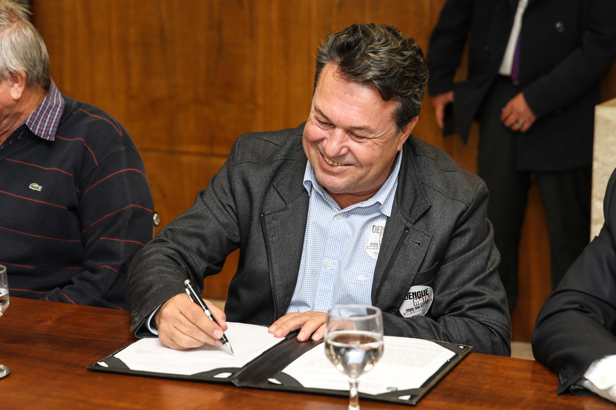 Escola na Ilha das Cobras vai capacitar moradores do Litoral