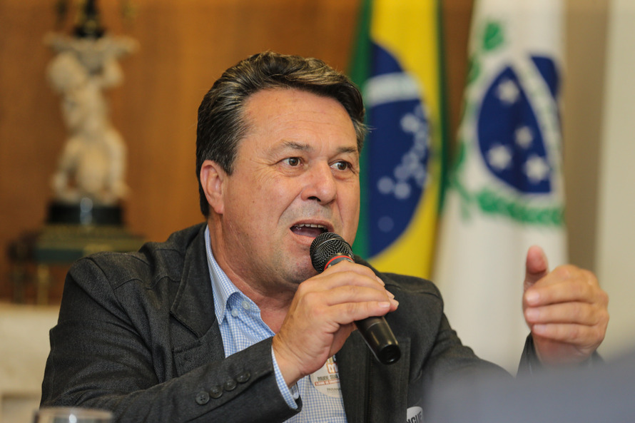 Escola na Ilha das Cobras vai capacitar moradores do Litoral