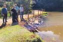 Prefeito de Arapongas em frente ao lago