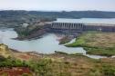 Foto aérea de barragem