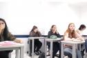 ESTUDANTES EM SALA DE AULA