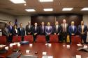 A missão internacional liderada pelo governador Carlos Massa Ratinho Junior iniciou nesta quinta-feira (20) sua agenda no Canadá com reuniões com representantes do governo da província de Quebec para buscar novas parcerias nas áreas de tecnologia, sustentabilidade e energia renovável.