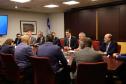 A missão internacional liderada pelo governador Carlos Massa Ratinho Junior iniciou nesta quinta-feira (20) sua agenda no Canadá com reuniões com representantes do governo da província de Quebec para buscar novas parcerias nas áreas de tecnologia, sustentabilidade e energia renovável.