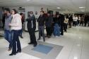 Fila de pessoas para conhecer o estande do IAT