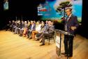 Foto dos servidores governo do Estado no palco