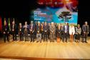 Foto dos servidores governo do Estado no palco