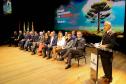 Foto dos servidores governo do Estado no palco