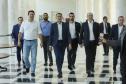 Curitiba, 18 de setembro de 2023 - O governador Carlos Massa Ratinha Jr., ao lado do ministro da Integração e do Desenvolvimento Regional, Waldez Góes, e do diretor da Agência Nacional das Águas, Felipe de Mello S. Cunha, assina o Termo de Adesão ao Pacto pela Governança da Água.
