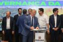 Curitiba, 18 de setembro de 2023 - O governador Carlos Massa Ratinha Jr., ao lado do ministro da Integração e do Desenvolvimento Regional, Waldez Góes, e do diretor da Agência Nacional das Águas, Felipe de Mello S. Cunha, assina o Termo de Adesão ao Pacto pela Governança da Água.