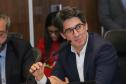 Curitiba, 18 de setembro de 2023 - O governador Carlos Massa Ratinha Jr., ao lado do ministro da Integração e do Desenvolvimento Regional, Waldez Góes, e do diretor da Agência Nacional das Águas, Felipe de Mello S. Cunha, assina o Termo de Adesão ao Pacto pela Governança da Água.