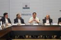 Curitiba, 18 de setembro de 2023 - O governador Carlos Massa Ratinha Jr., ao lado do ministro da Integração e do Desenvolvimento Regional, Waldez Góes, e do diretor da Agência Nacional das Águas, Felipe de Mello S. Cunha, assina o Termo de Adesão ao Pacto pela Governança da Água.