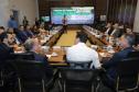Curitiba, 18 de setembro de 2023 - O governador Carlos Massa Ratinha Jr., ao lado do ministro da Integração e do Desenvolvimento Regional, Waldez Góes, e do diretor da Agência Nacional das Águas, Felipe de Mello S. Cunha, assina o Termo de Adesão ao Pacto pela Governança da Água.