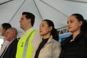 Governador e aliados pretando respeito ao hino nacional