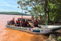 Participantes da ação dentro de um bote